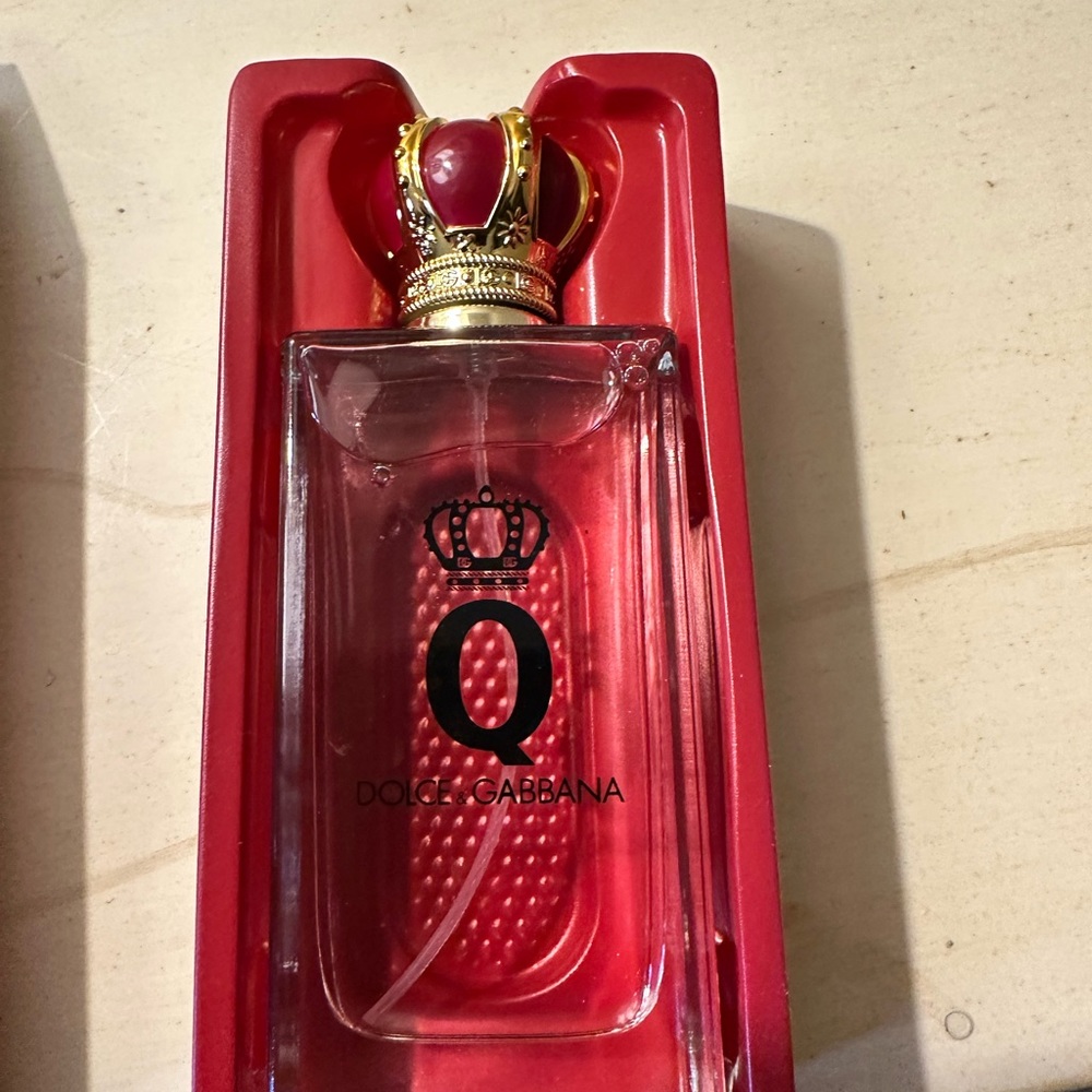 dolce and Gabbana queen perfume